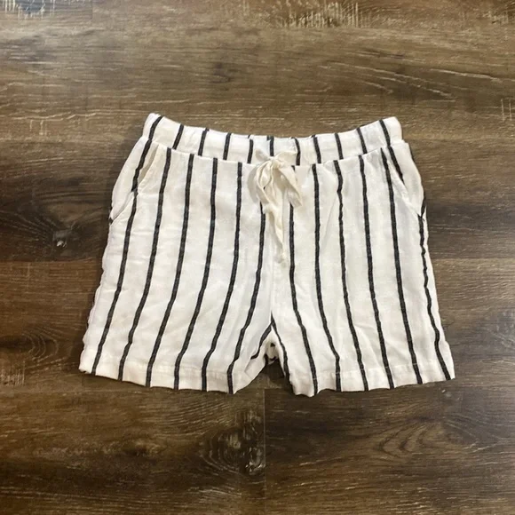 Doe & Rae 100Linen Shorts - Picture 2 of 7